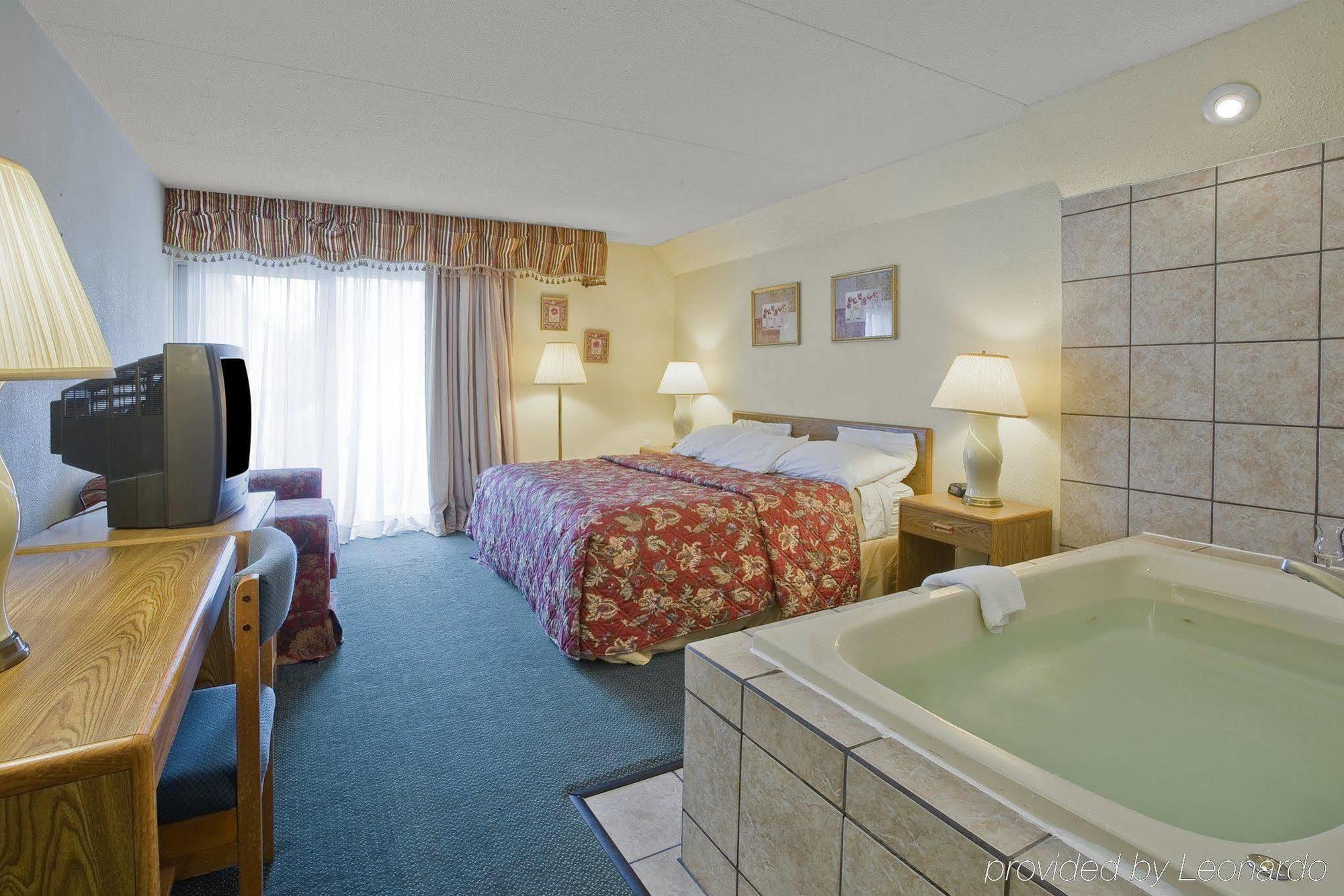 Broadview Inn Suites Galesburg Δωμάτιο φωτογραφία
